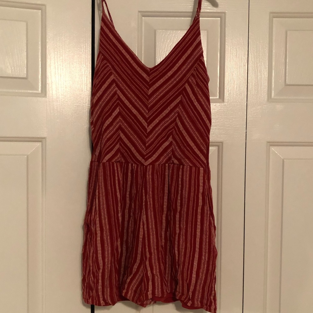 A red striped romper perfect for summer! - Picture 3 of 7